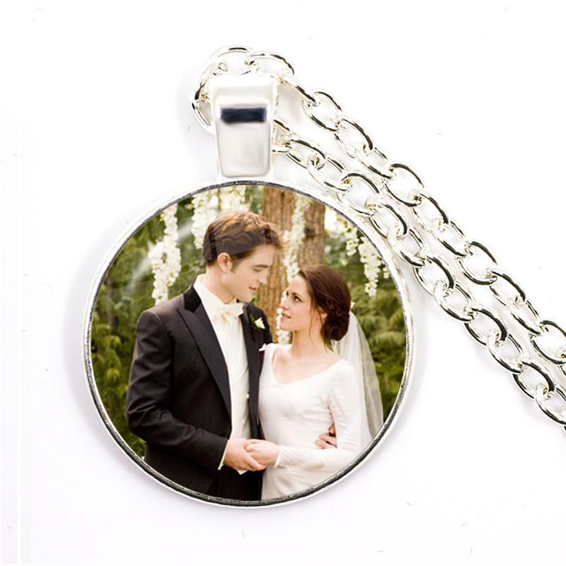 Nieuwe Twilight Film Bella Edward Jacob Renesmee Karakter Glazen Cabochon Hanger Ketting Handgemaakte Sieraden Kettingen