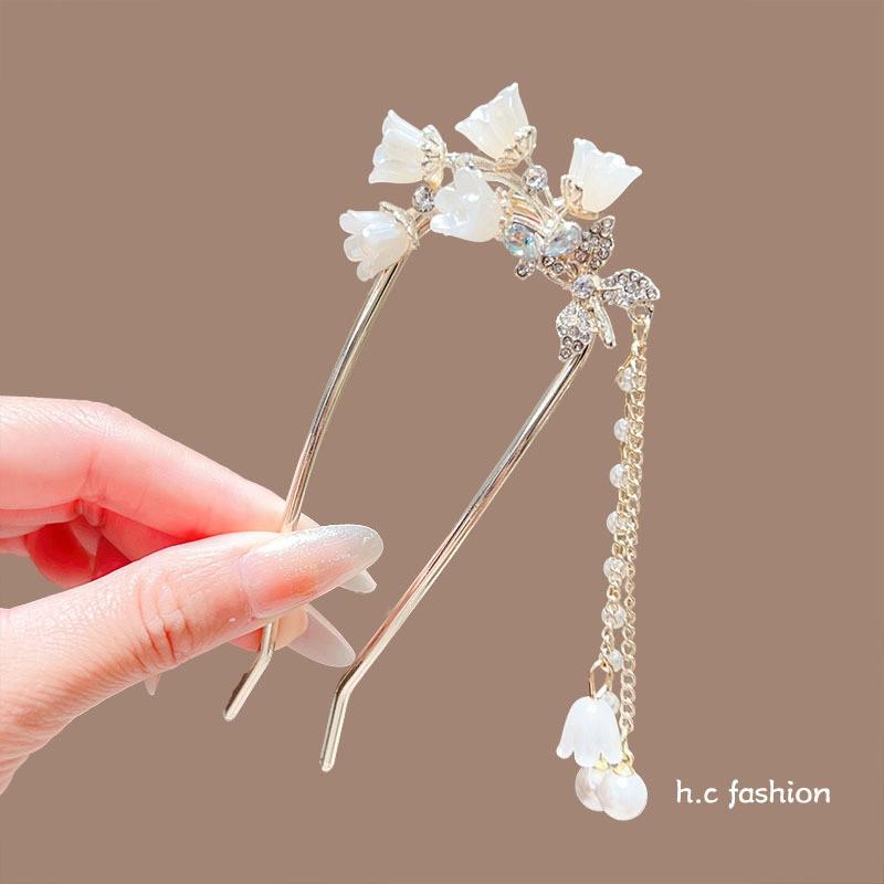 Elegant U-Shaped Butterfly Tassel Hairpin - Ancient Style Floral Accent for Qipao