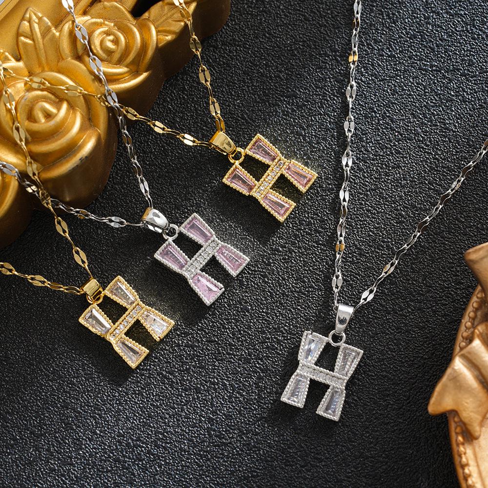 Vielseitige Kupfer-Alphabet-Anhänger-Halskette mit Zirkonia für Damen