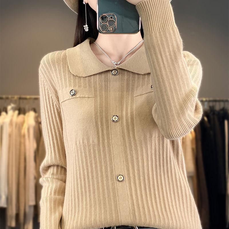 Ein neuer Revers-Pullover für Damen für Frühling und Herbst, mit einem stilvollen Strickoberteil mit Revers als Basisschicht