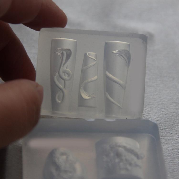 Multipurpose Silicone Mould for Snake Nail Art Easy to Use and Remove Suitable Portable for All Nail Shapes and Lengths