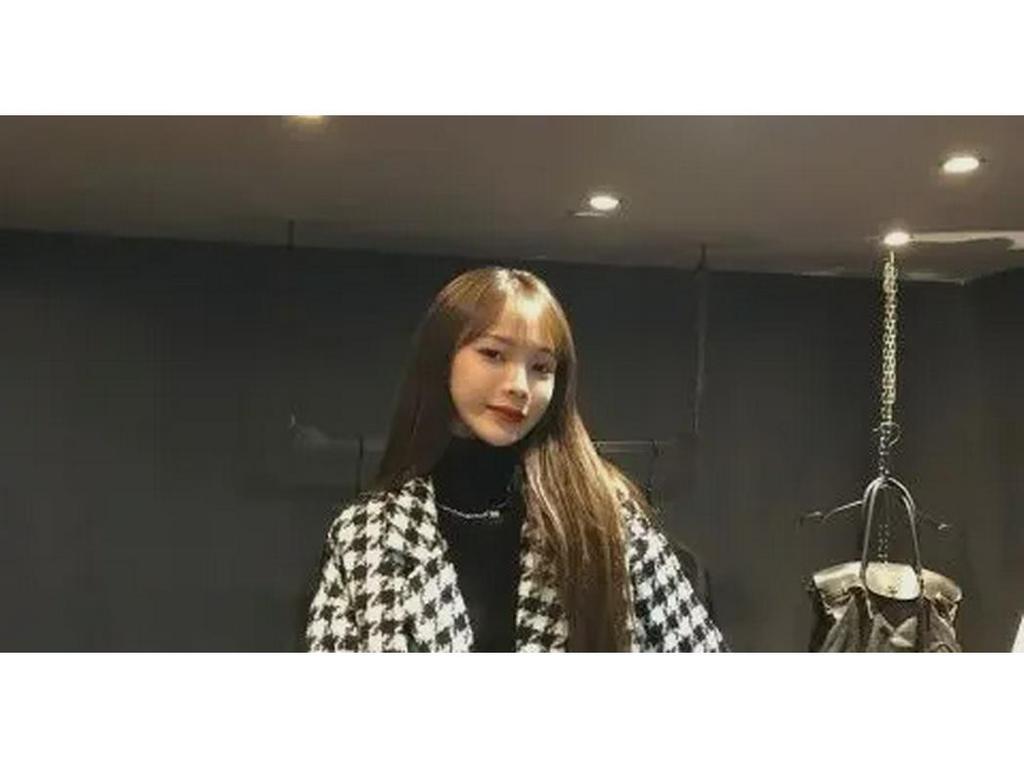 Elegantní dámský vlněný kabát střední délky s kohoutí stopou, sako