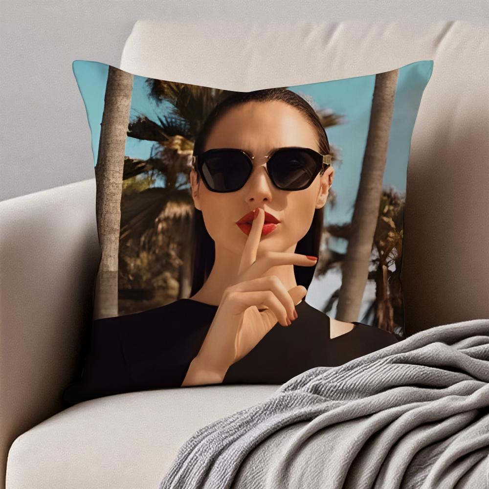 GGal Gadot Cushion Cover Pillowcase Antidustmite Invisible Zipper Short Plush Sofa Cushion