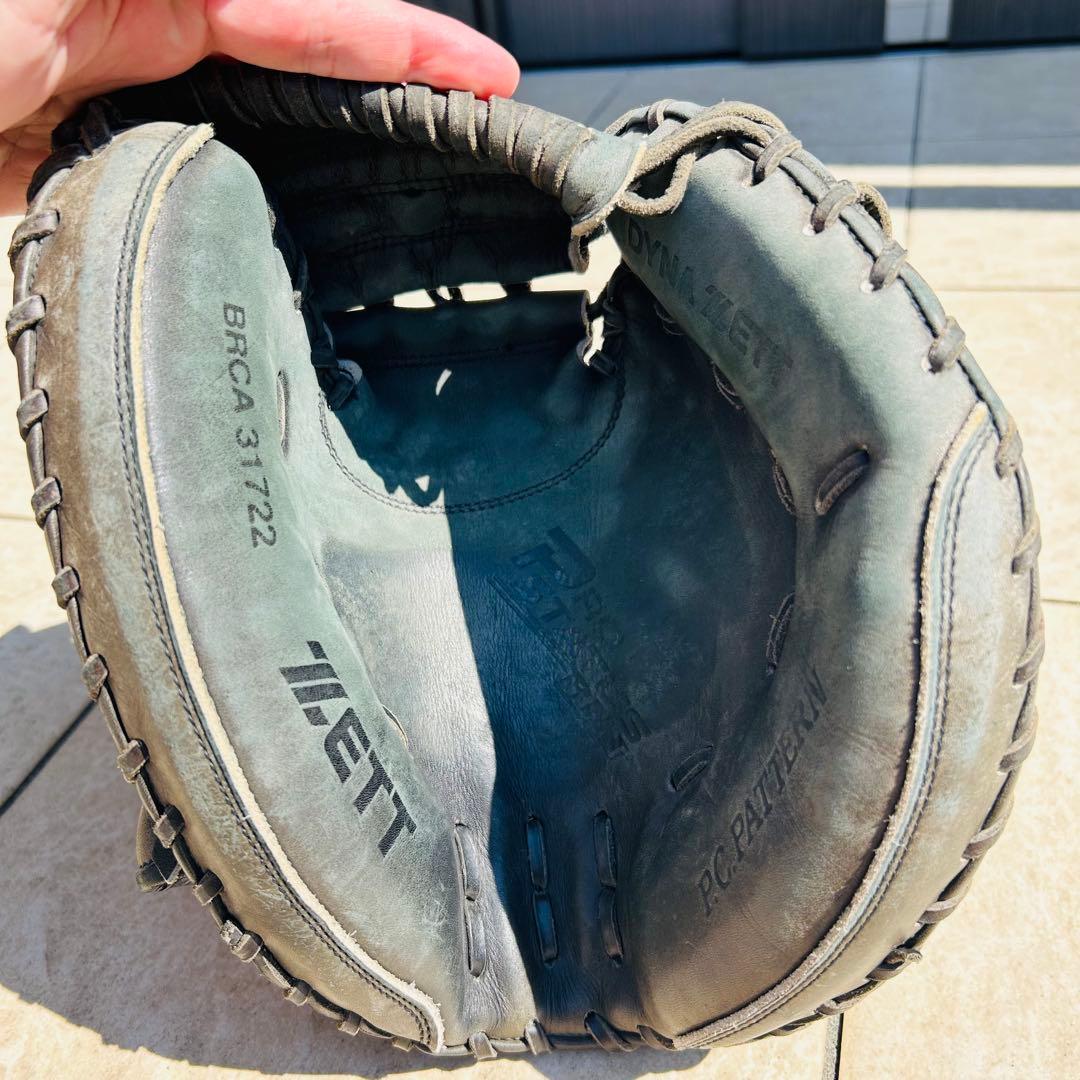 Used ZETT BRCA31722 General Soft Catcher s Mitt, Black for Catchers