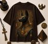 Maglietta Dio Anubi – Guardiano Egizio Grafica di Lusso Oro