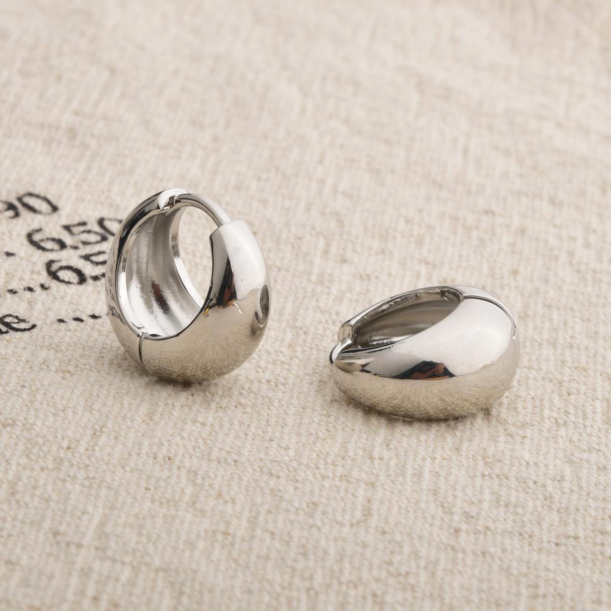 

Dongdaemun ins new round glossy ear buckle brass plated real gold simple earrings blogger Internet celebrity same earrings