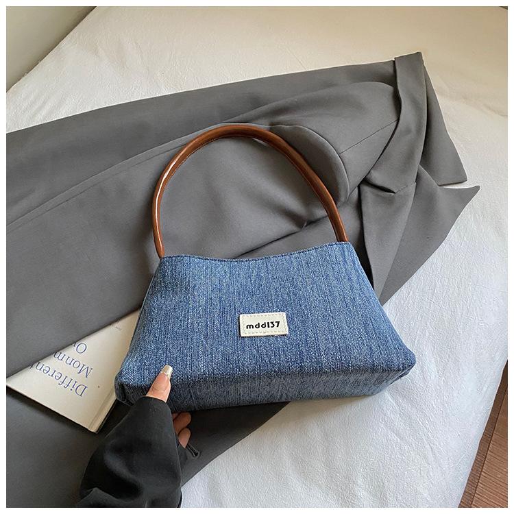 

Корейская версия джинсовой сумки-пельменя для ношения в руке женская 2025 новая ретро нишевая иностранный стиль повседневная на одно плечо под мышкой сумка для поездок на работу