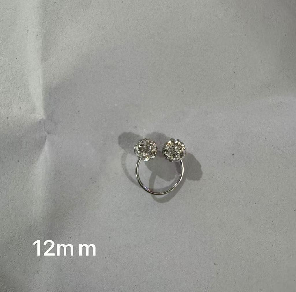 Dámské náušnice z titanové oceli: Dvouhlavá otočná spona, design dvou kroužků podkovy, výklenkový styl, nositelné při spánku.