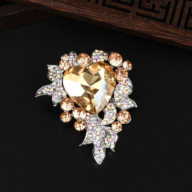 Vintage Crystal Brooch High -End Corsage Female Accessories Pin Simple Coat Suit Accessories