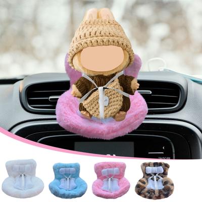 Autodekorationen, Autositz für Puppen, pelziges Kissen, lässt sich mit einem Sitz am Auto befestigen, inklusive Sitzbein für die Anzeige auf dem Schreibtisch