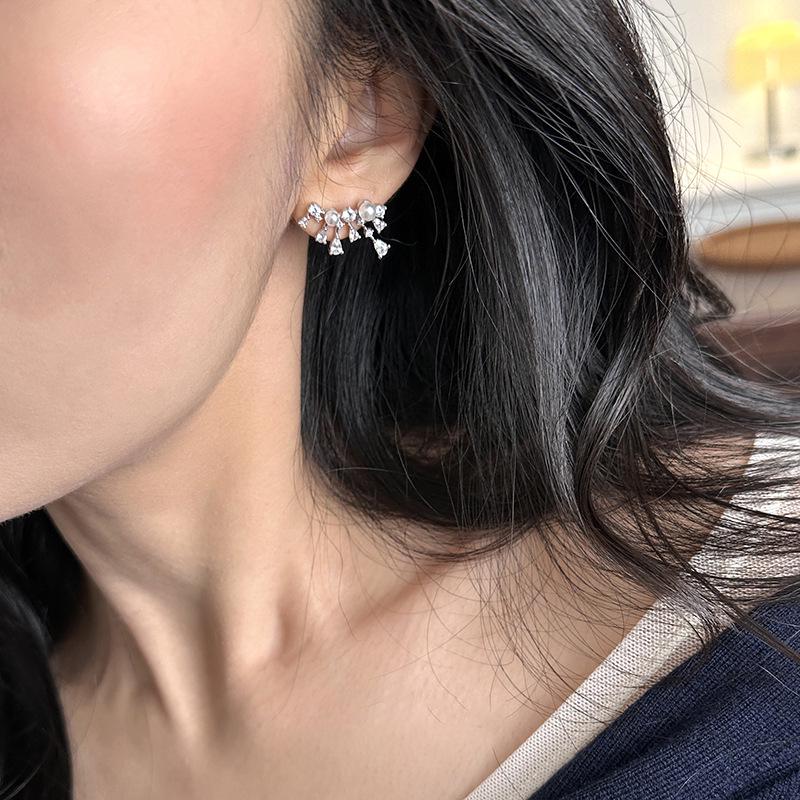 Элегантный кафф для уха с цирконами и жемчугом: Универсальные серьги в стиле легкой роскоши