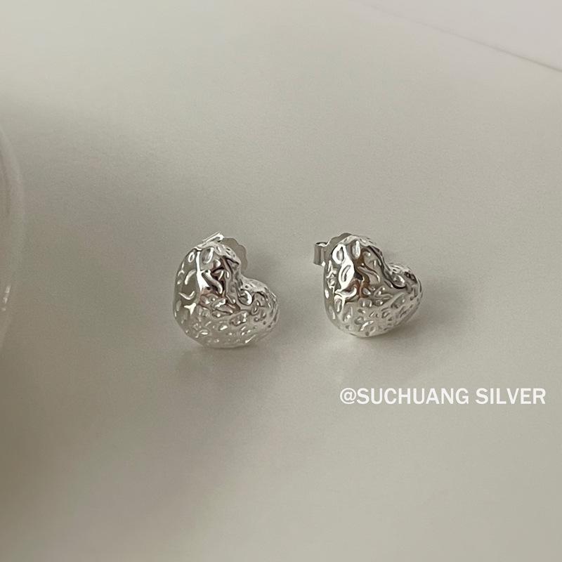 Su Chuang Textured S925 Sterling Silver Heart Stud Earrings for Girls - High-End, Versatile, Exquisite Ear Jewelry.