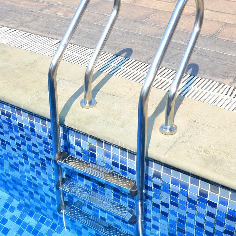 Heavy-Duty Swimming Pool Ladder