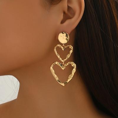 Ladies Jewelry an Exaggerated Love Design Metal Pleated Stud Earrings Versatile High-end Earrings Women