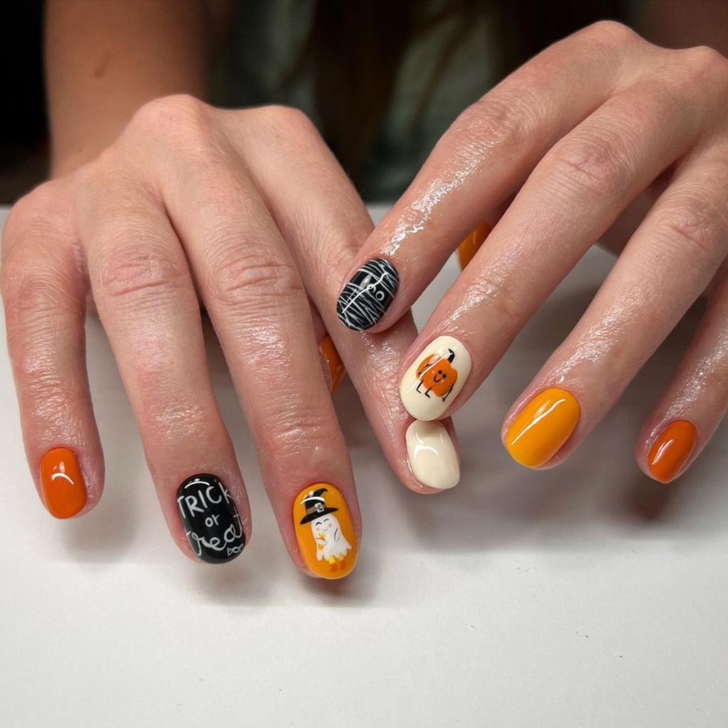24 Pcs Glossy Black Halloween Cute White Ghost Short Round Press On Nails Acrylic Manicure