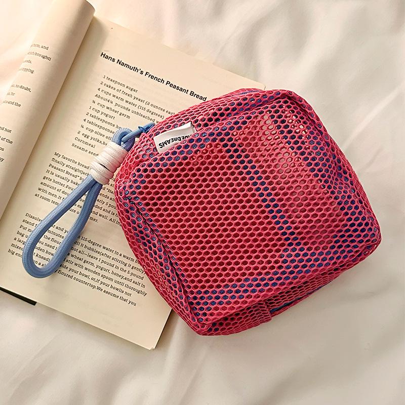

Dopamine Tofu Portable Mesh Cosmetic & Toiletries Bag - Large Capacity, In Stock No Cord