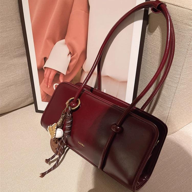 This Year's Popular Niche Medieval Underarm Bag Women's High-end Sense Retro Oil Wax Leather Portable Shoulder Messenger Tote Bag