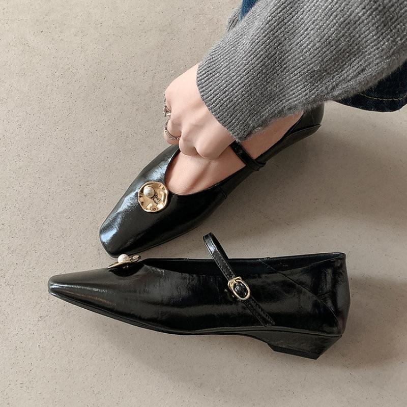 New cowhide women's small leather shoes non-slip cowhide sole low heel casual fashion black leather women's shoes four seasons single shoes