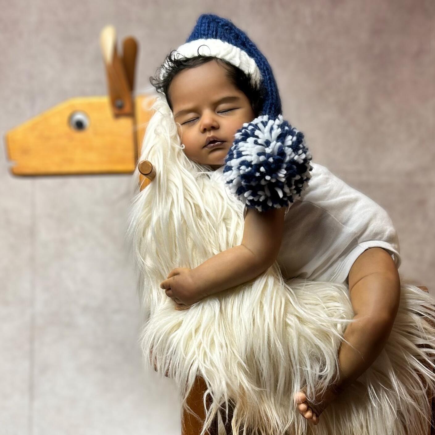 

BZDOLL 55 CM 22inch Asleep Reborn Baby Doll Toy For Girl Vinly Limbs Cloth Body Lifelike Black Brown Skin Doll Lifelike Kid Fashion Birthday Gift cloth body doll