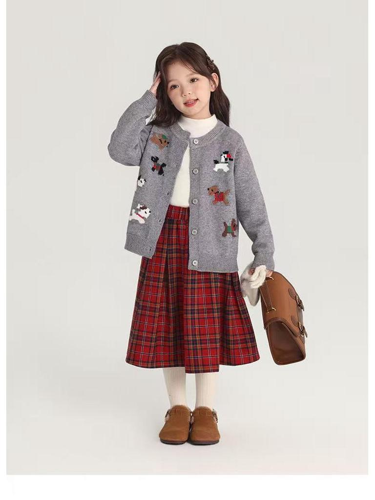 Świąteczny czerwony kardigan dziewczęcy z kreskówkowym motywem świątecznym - jesienny dzianinowy sweter-płaszcz.