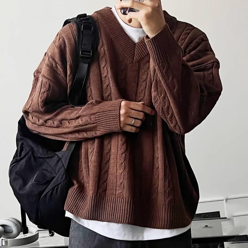 Pánský černý oversized svetr s copánkovým úpletem a výstřihem do V