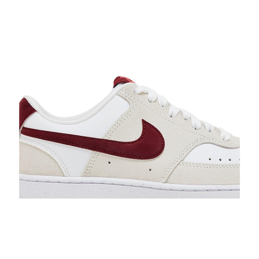 Nike Damen Court Vision Low 'Valentinstag 2024' (Damengrößen) Weiße / Adobe / Drachenrot / Teamrot Skateboard-Schuhe FQ7628 100