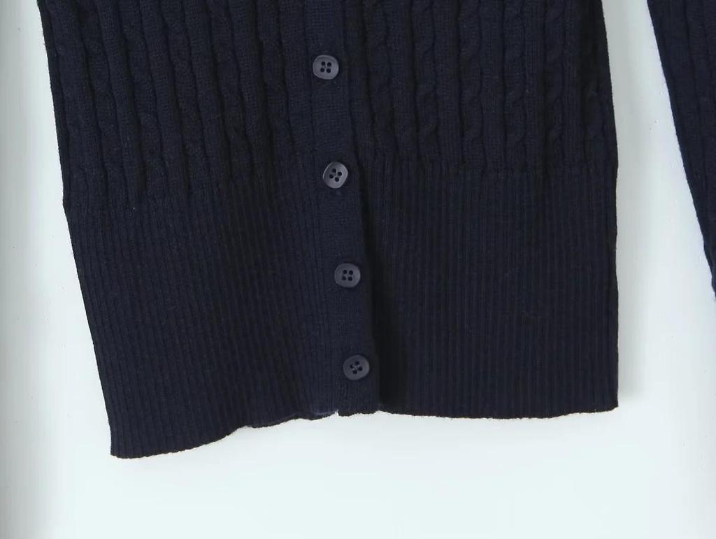 Spring 2025 Women's Age-Reducing Doll Collar Cable Knit Sweater