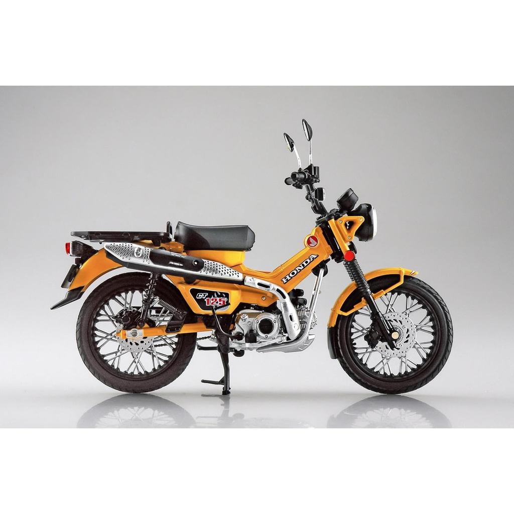 Aoshima Skynet Honda CT125 Hunter Cub Motorcycle 1/12 Scale Turmeric Yellow