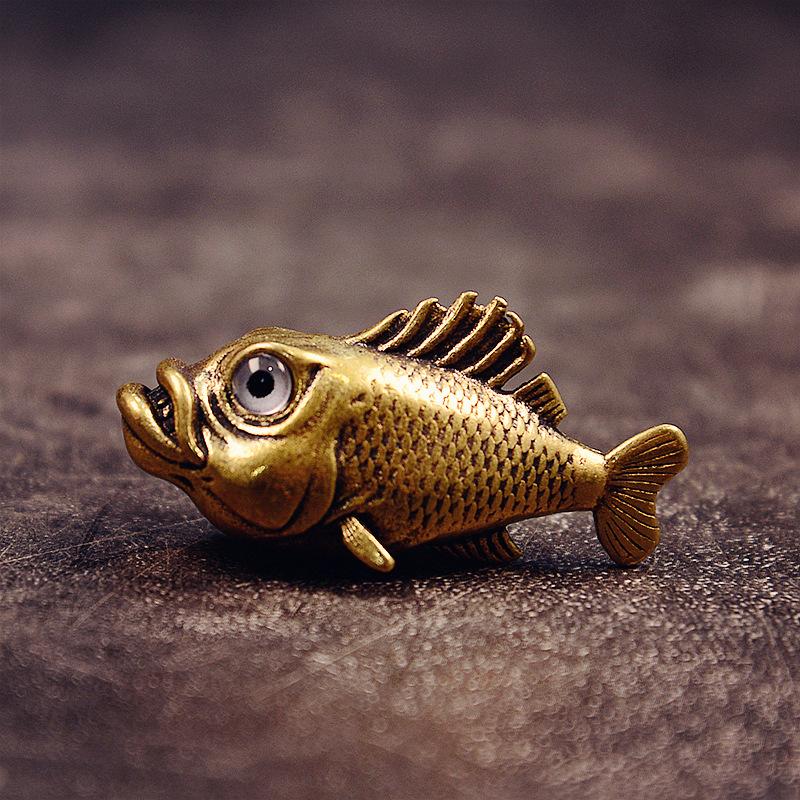 Retro Brass Made Fish Shape Figurine Golden Mini Animal Desktop Statues Lucky Treasure Ornament for Home Office Feng Shui Decor