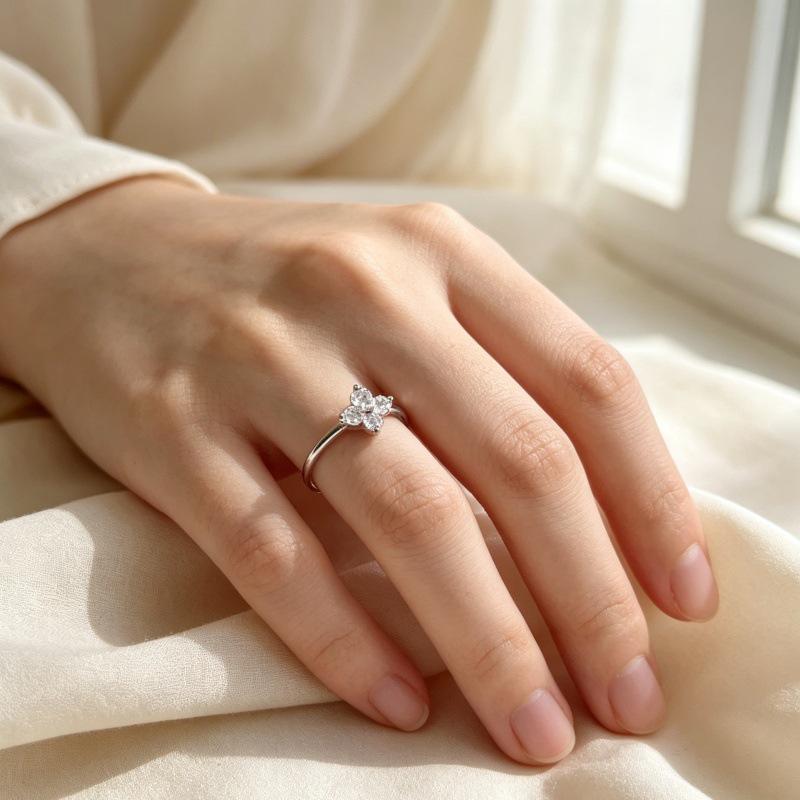 S925 Four-Leaf Clover Zircon Ring, Gold-Plated Light Luxury Versatile Band.