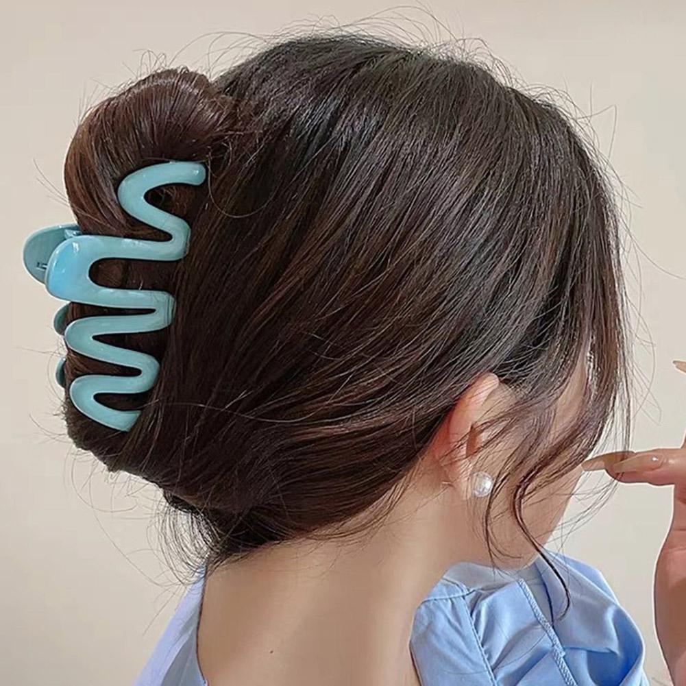 Vlnitá spona do vlasů drápek dámská barevná elegantní módní