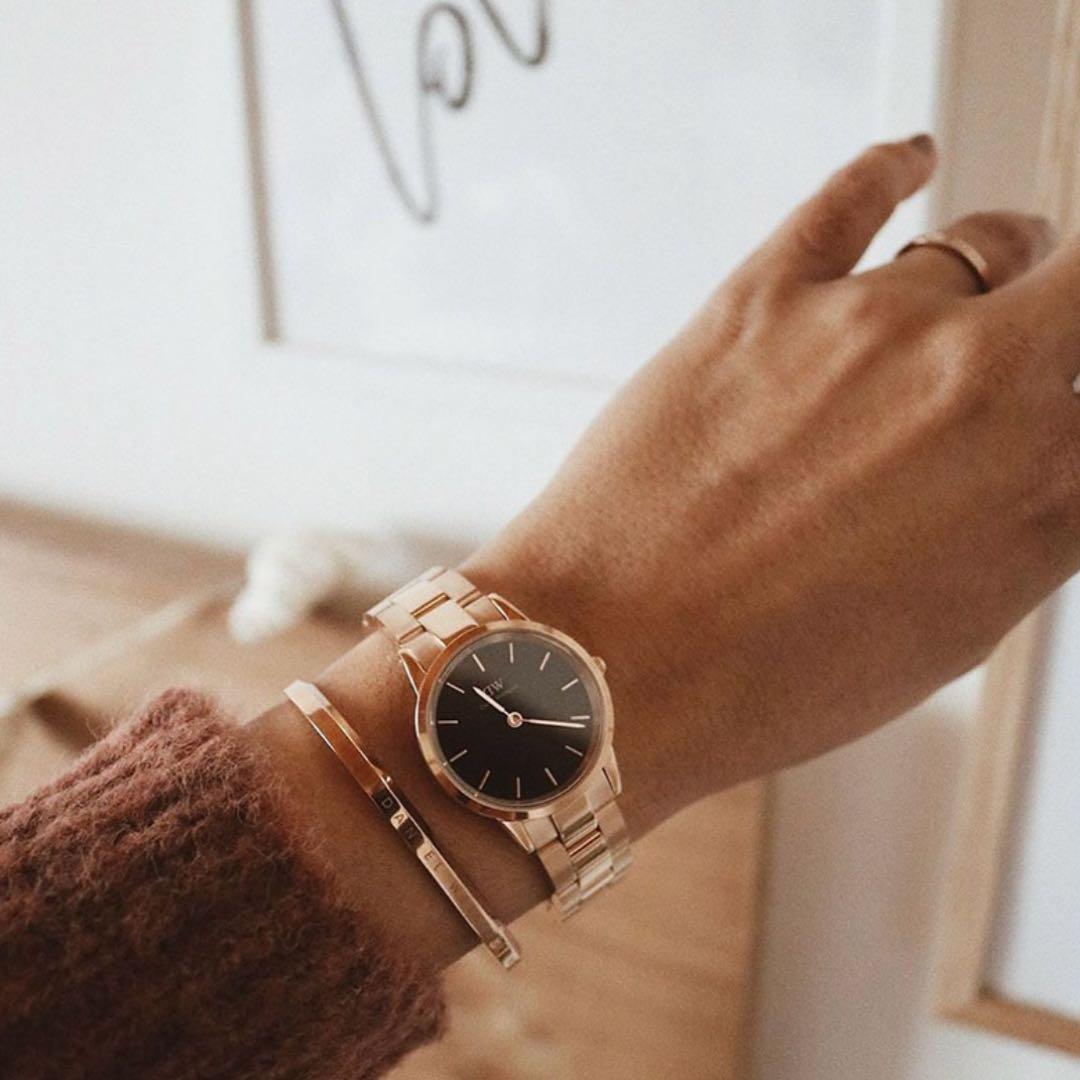 Used Good Condition Working Daniel Wellington Watch 28mm Gold