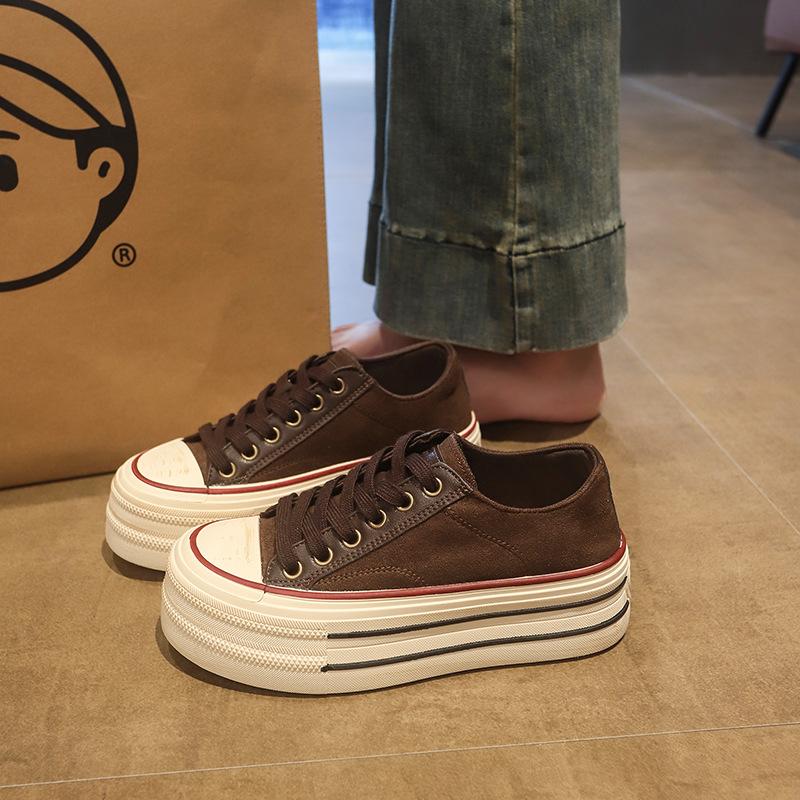 Plateau weiße Schuhe Damen vielseitig höhenvergrößernd dünn atmungsaktiv Sommer und Herbst 2025 neue Nische lässige Canvas-Schuhe Board-Schuhe