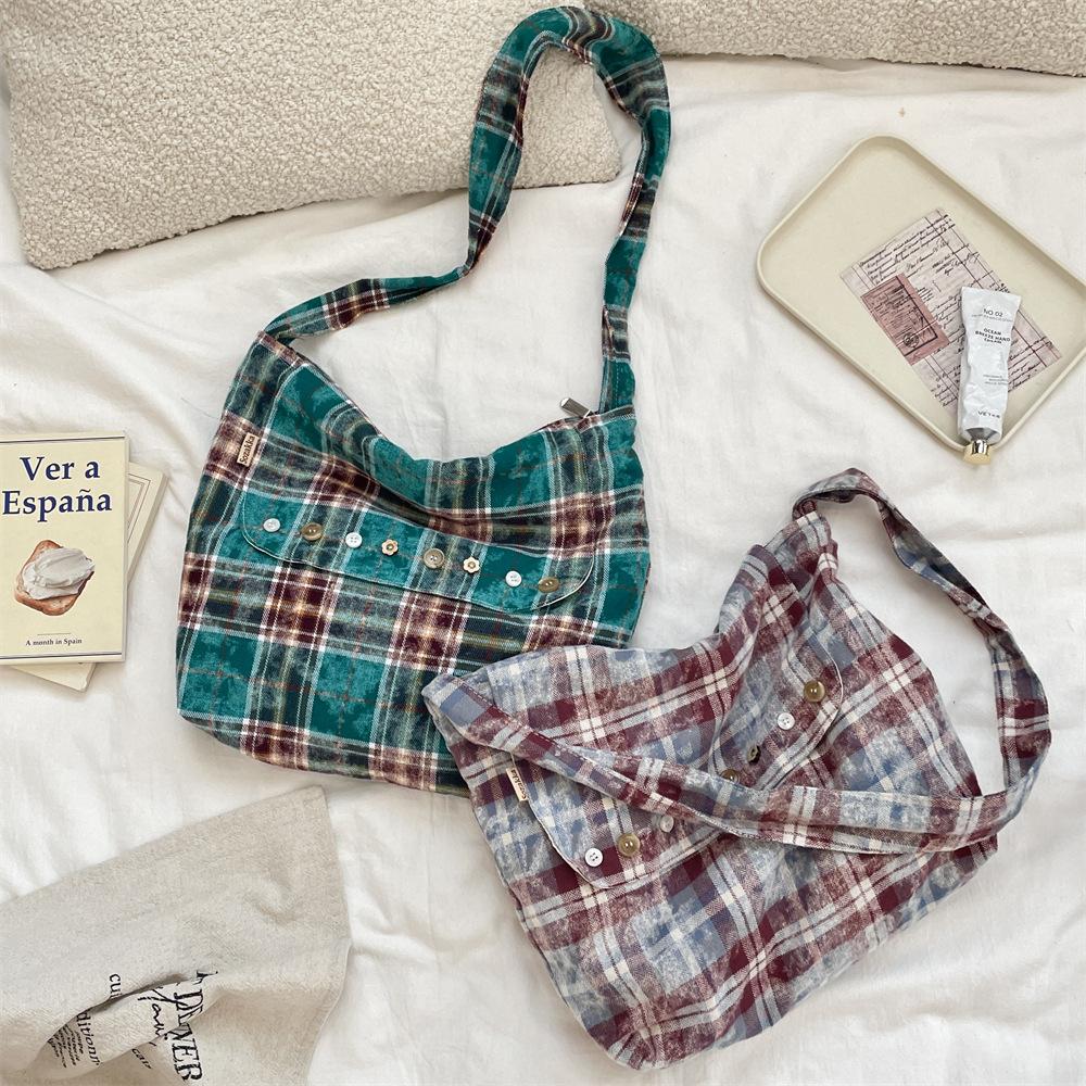 New tie-dye plaid one-shoulder messenger bag, flip zipper canvas bag, large-capacity commuter underarm bag.