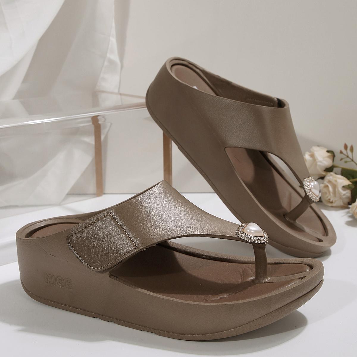 

New summer casual slippers can be worn outside fashionable pearl rhinestone toe thick-soled slippers non-slip herringbone cool slippers 41 светло-коричневого