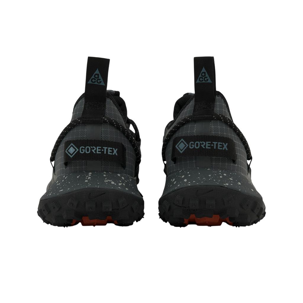 Nike ACG Mountain Fly Low GORE-TEX Μαύρο Σκούρο Γκρι Unisex Αθλητικά Παπούτσια Καπνισμένο Μπλε Λυκόγκριζο Πικάντικο Κόκκινο IB7328-002