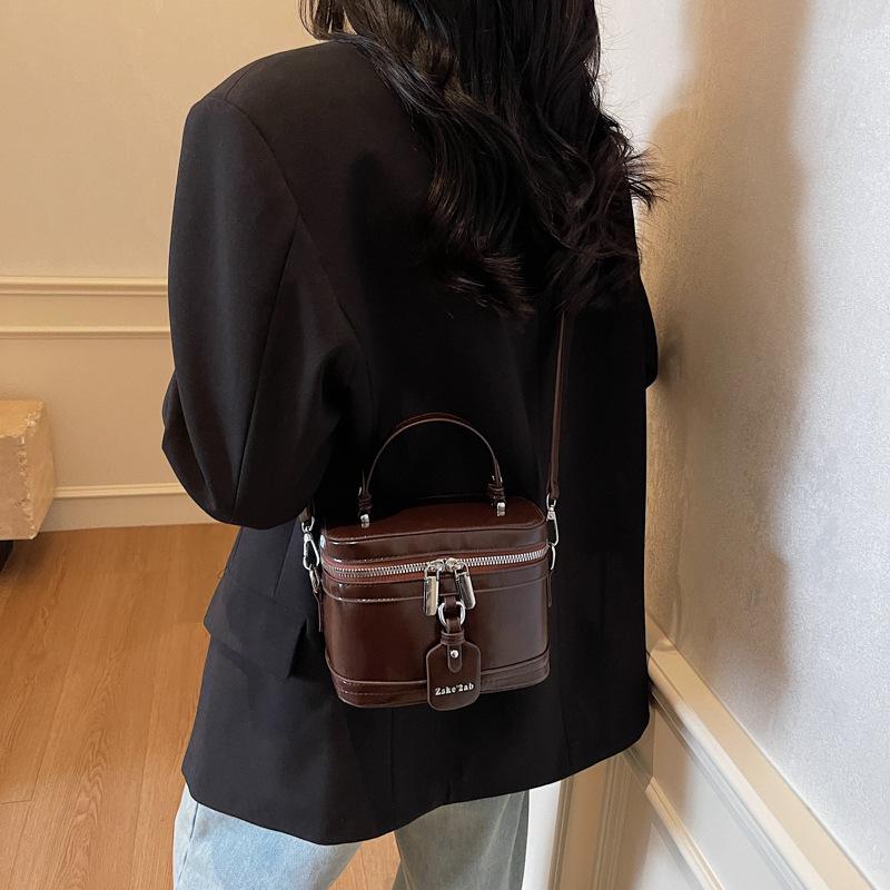Premium sense hand carry small square bag women 2025 new fashion shoulder bucket bag trendy niche explosion messenger box bag