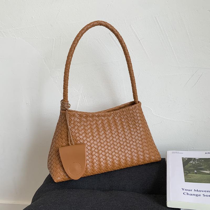 Premium Texture Light Luxury Woven Pattern Underarm Bag Women's 2025 New Temperament Portable Shoulder Bag Commuter Bucket Bag