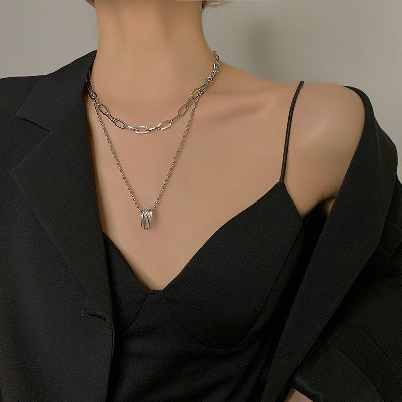 Light luxury niche high-end sense stacked necklace female autumn retro hip-hop simple cold wind collarbone chain accessories