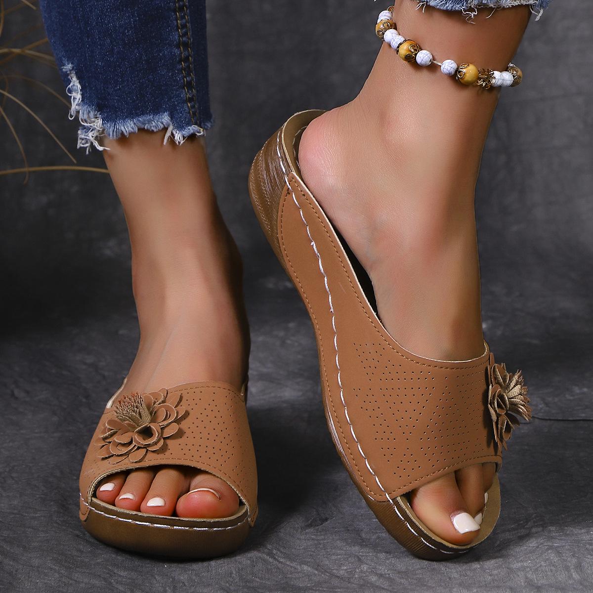 

Foreign trade large size slope heel women s shoes 2025 spring and summer new 2025 open-toed outer slippers women s European and American sandals 43 коричневий