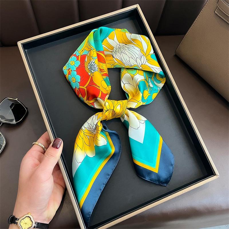 2025 Summer Leopard Print 70cm Square Beach Silk Scarf Casual Bufanda Thin Bandana Neck Women Head Wrap Hair Scarves Shawl