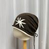 Retro contrasting color curled edge knitted drawstring stacking hat for children, warm and cold in autumn and winter, showing a small face, big head c