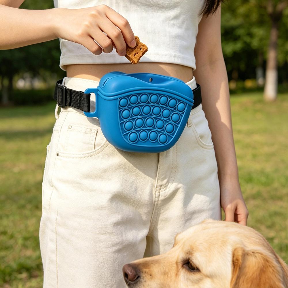 Pet Dog Training Kit - Silicone Magnetic Dog Training Waist Bag for Carrying Snacks and Dog Food When Walking The Dog.