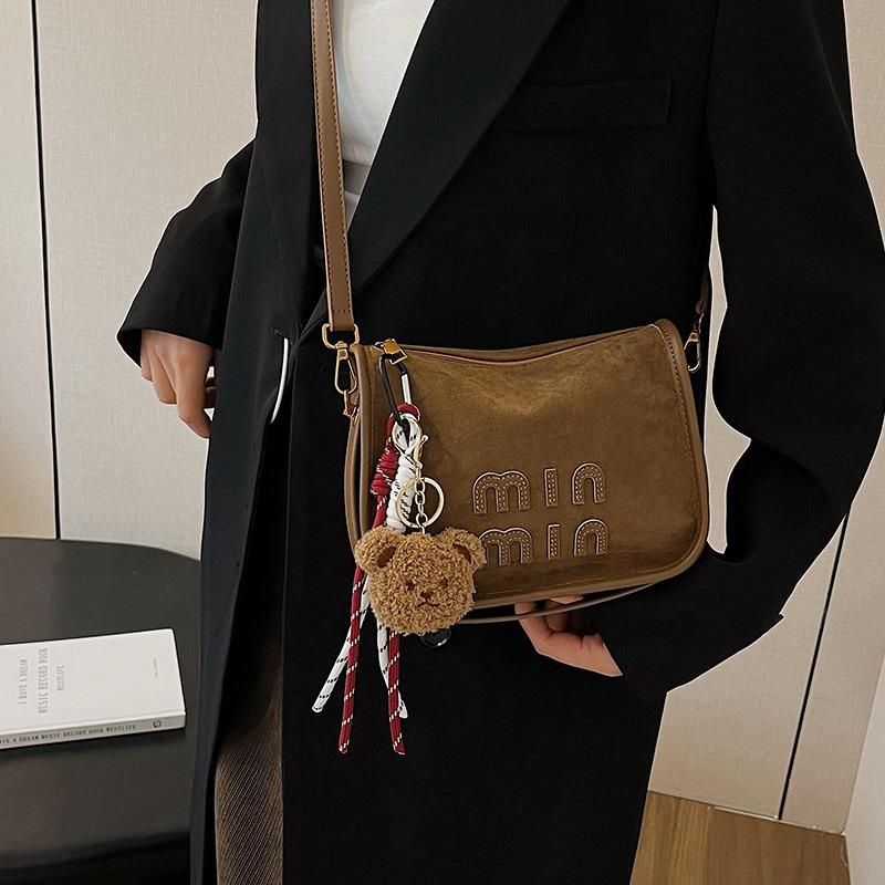 Autumn and Winter Retro Messenger Bag Female Niche Design Casual Shoulder Bag Large Capacity Commuter Simple Handbag
