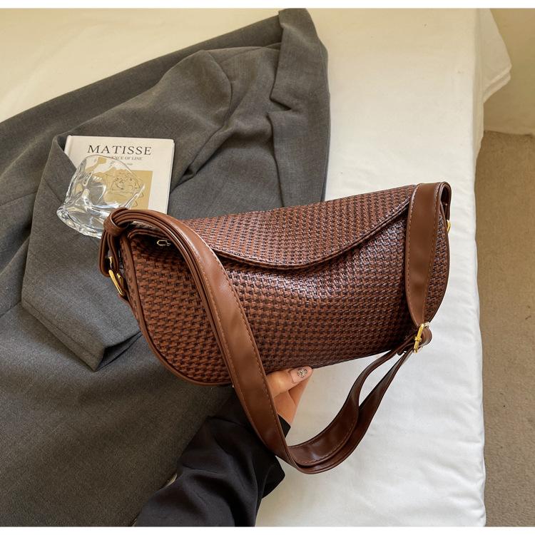 

Retro woven pattern small bag women s 2025 new Korean niche commuter shoulder bag, foreign versatile messenger bag tide
