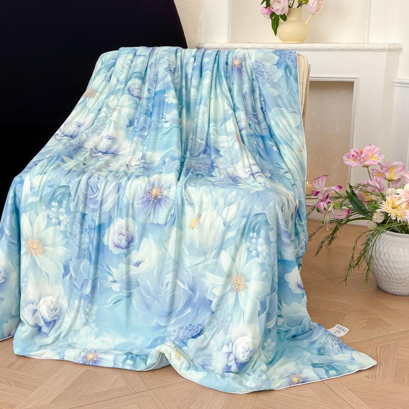 Summer Silk Quilt: Digital Print Floral Air Conditioning Comforter
