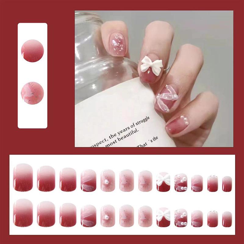 

Съемные градиентные нежно-розовые накладные ногти с эффектом «гало»