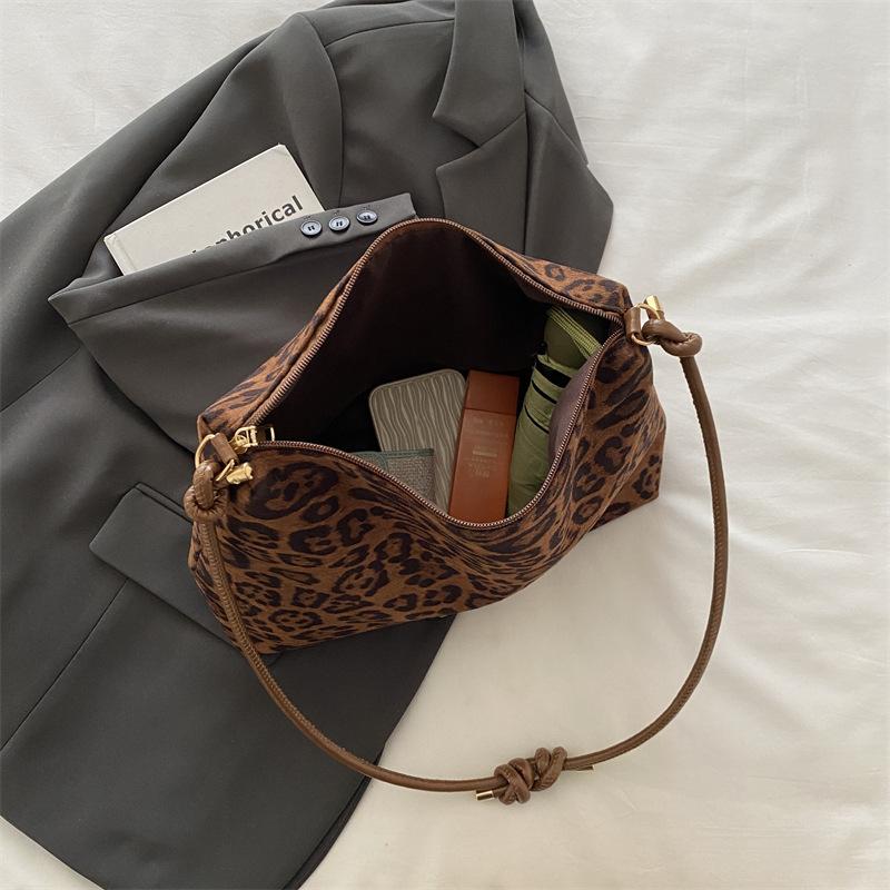 Popular Bucket Large Capacity Bag Women 2025 New Internet Celebrity Retro Leopard Print Shoulder Armpit Bag Tote Messenger Bag