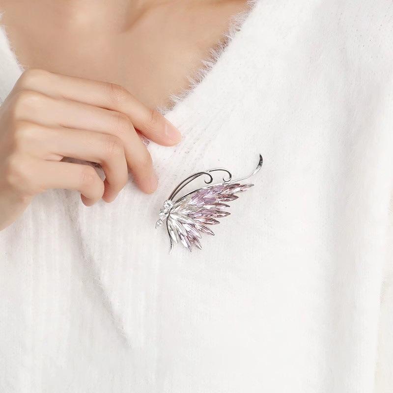 High-end Crystal Butterfly Brooch, Niche Elegance, Light Luxury Pin, High-end Style, Suit Coat, Corsage and Accessory