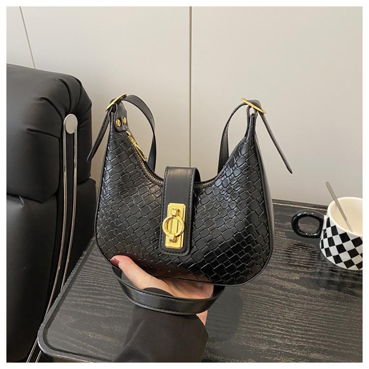 Solid color design straw pattern new spring and summer texture fashionable large capacity shoulder underarm crescent women's bag